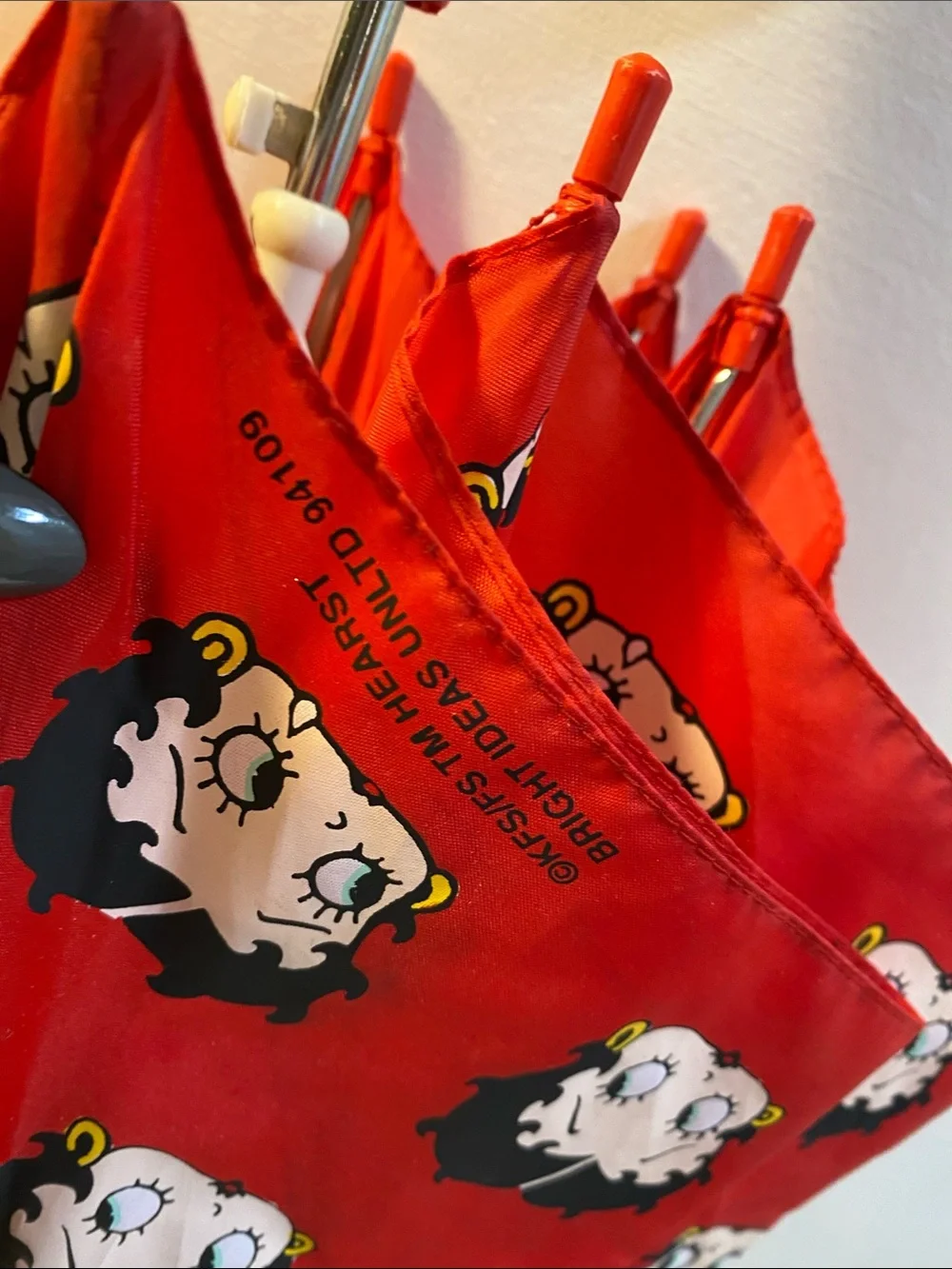 Betty Boop bright red